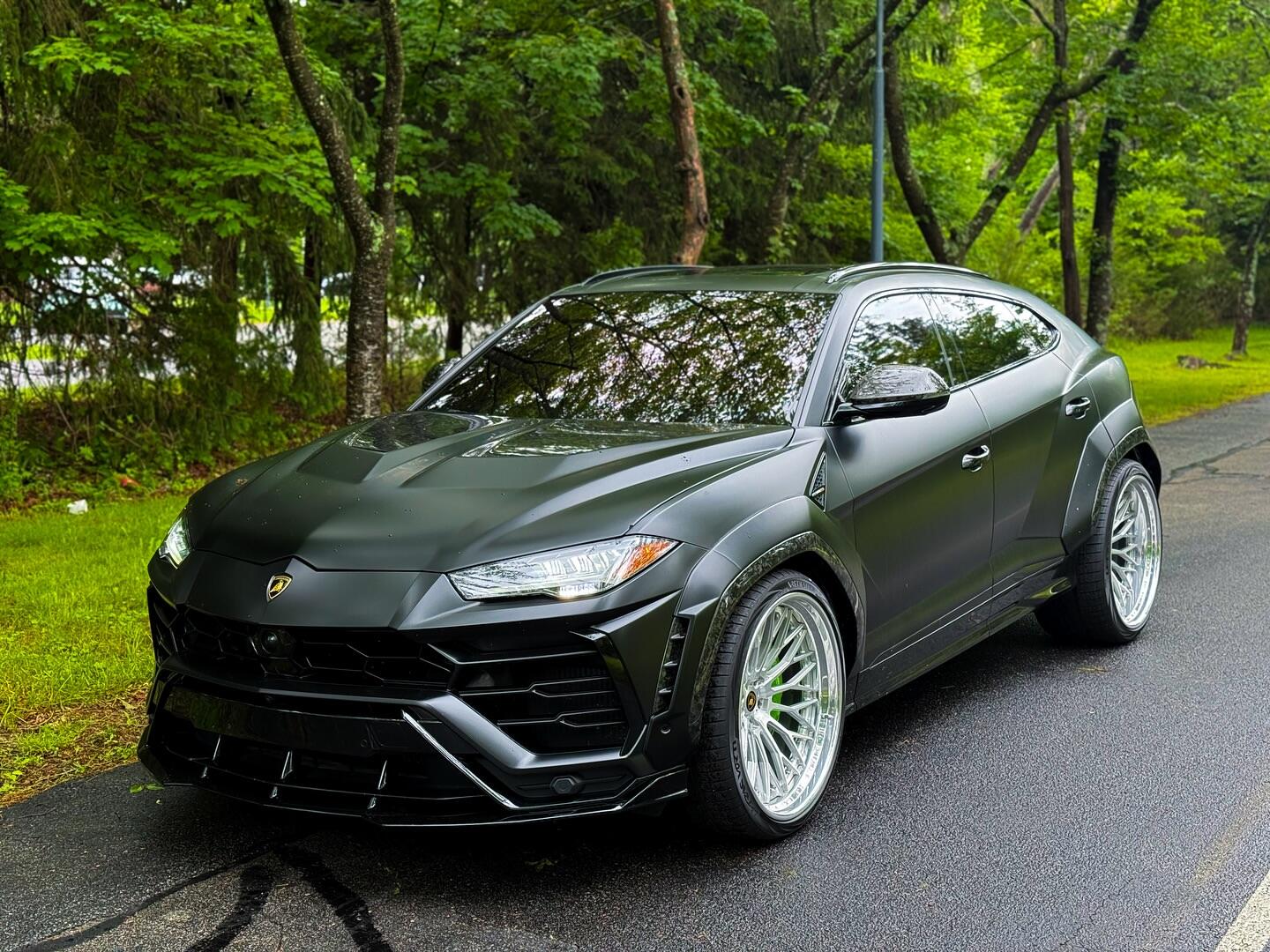 The Lamborghini Urus with 1016 Style Carbon Fiber Aero Kit