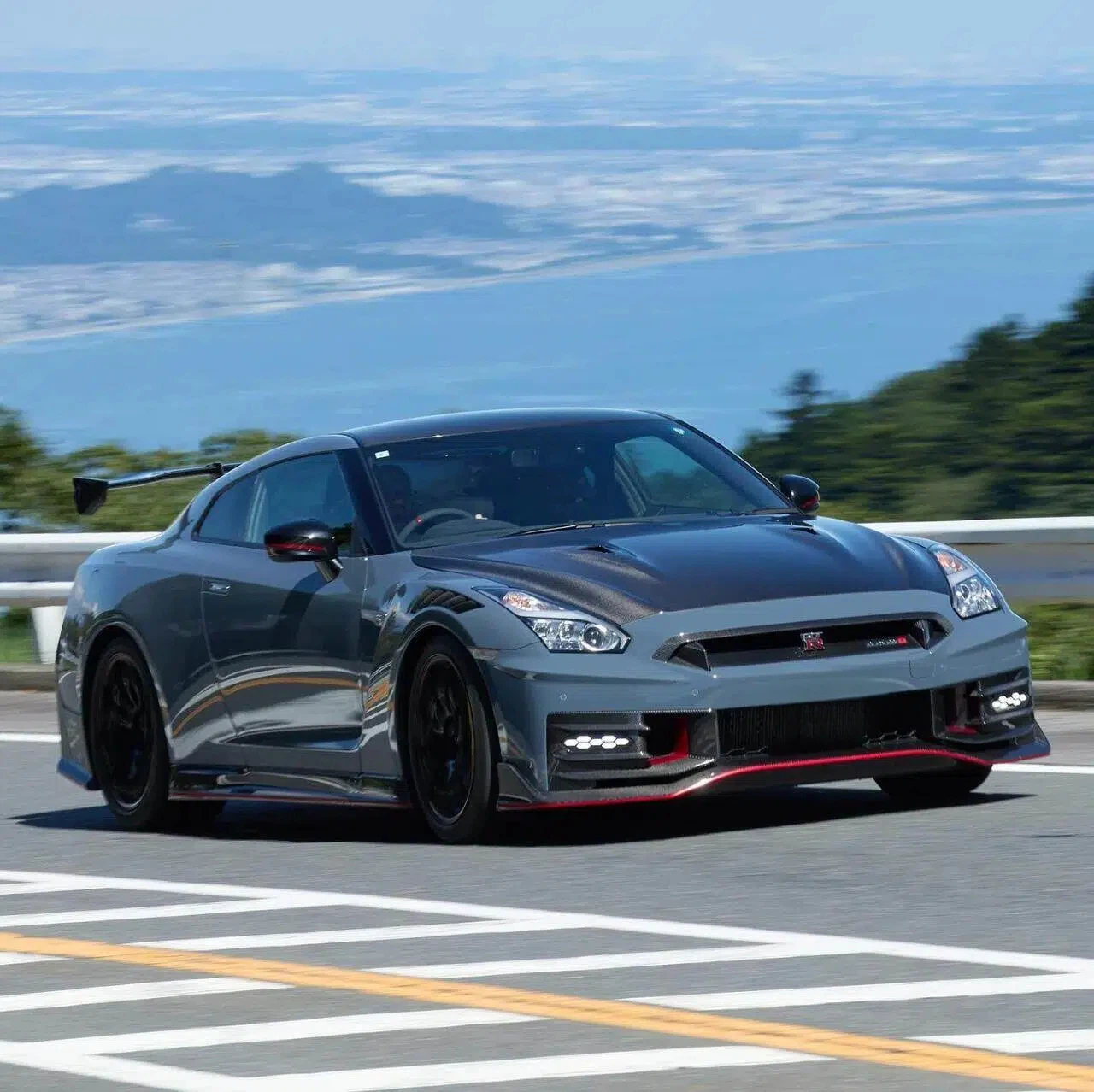 Nissan GTR R35 Nismo Style Dry Carbon Fiber Hood