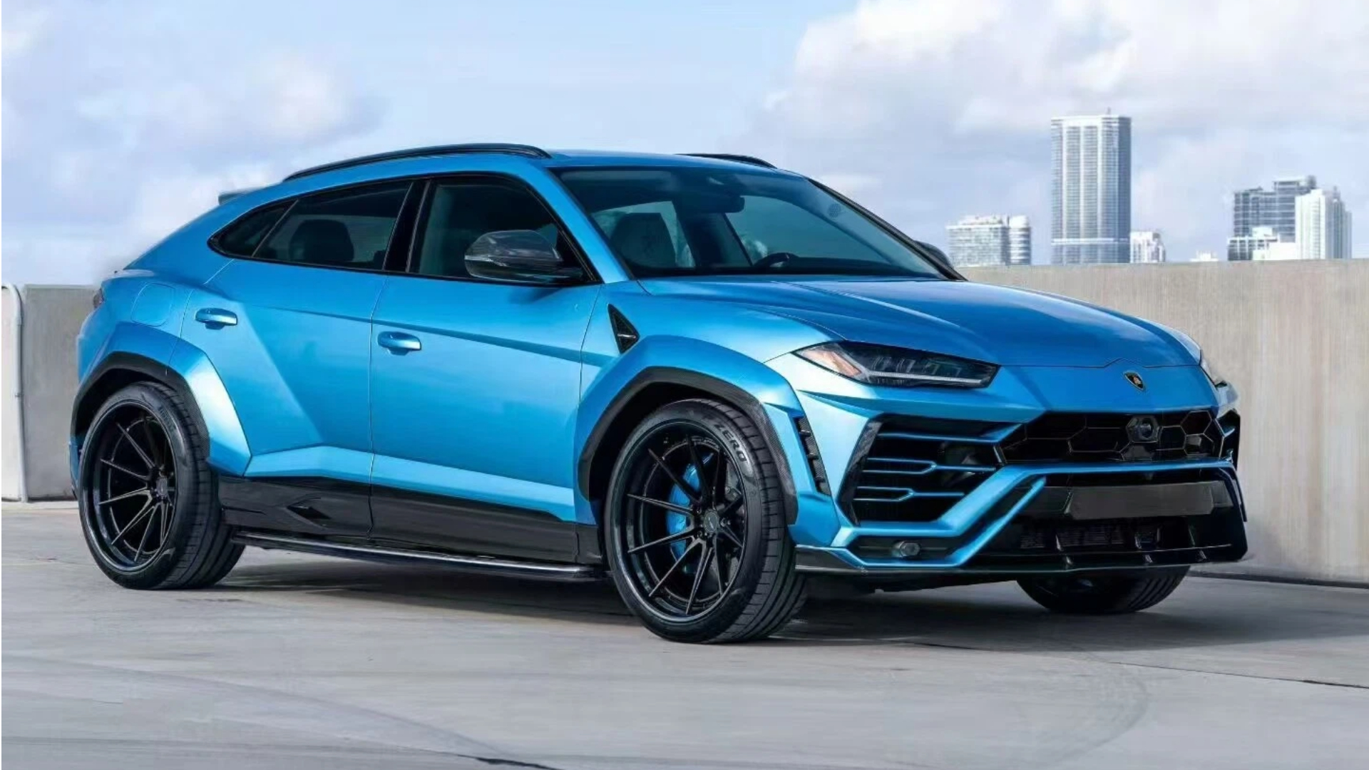 Carbon Commander: Redefining the Lamborghini URUS with the 1016 Industries Aero Package